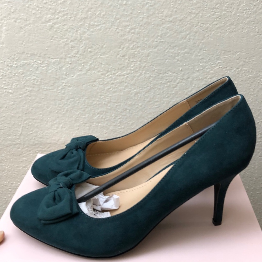Winter Green Bow Pump, Size 9.5 W